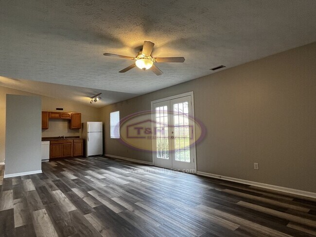 Building Photo - Cute Ranch in Pike Township!