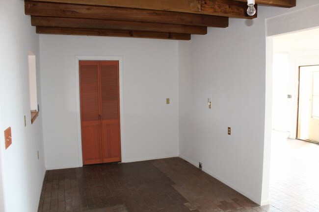Building Photo - 11 Cerrado Loop