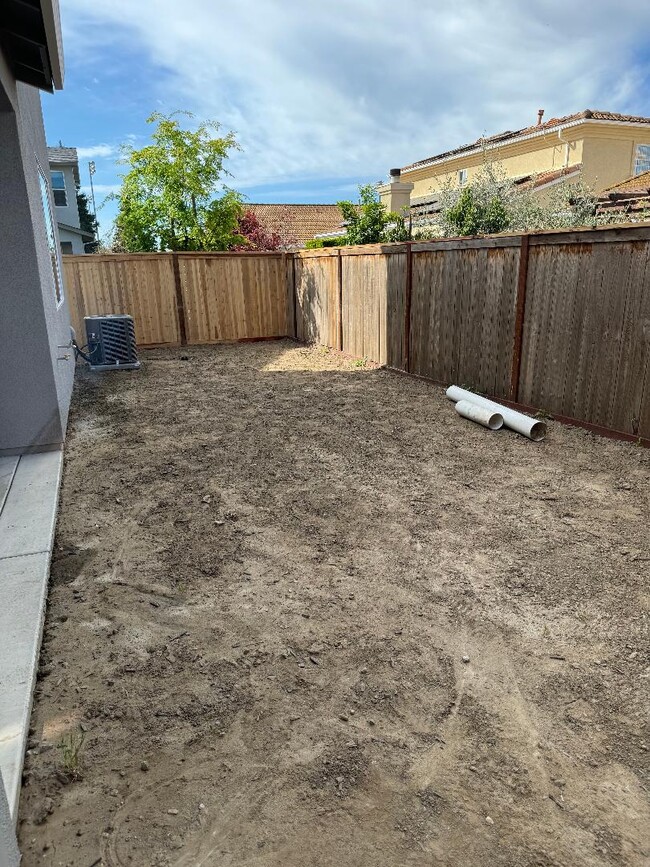 Building Photo - 457 Avendale Dr