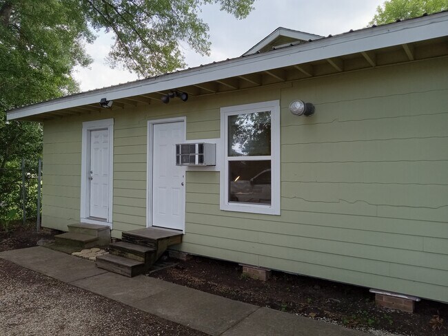 Entrada al estudio - 305 S Magnolia St