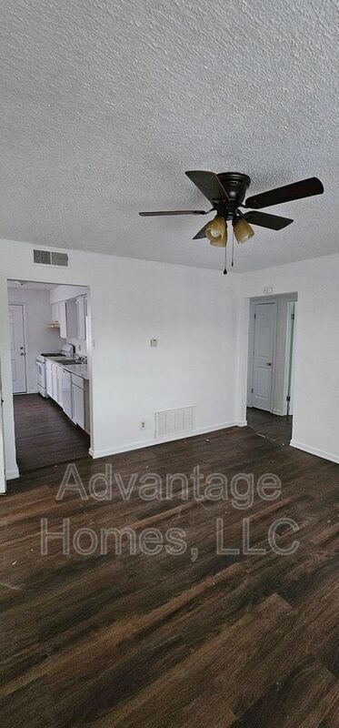 Building Photo - 726 N 70th St