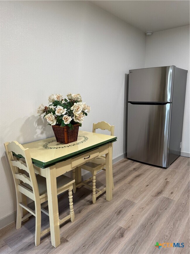 Foto del edificio - 2109 W Avenue B