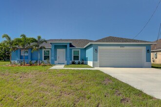Building Photo - 2352 SW Plum Ct