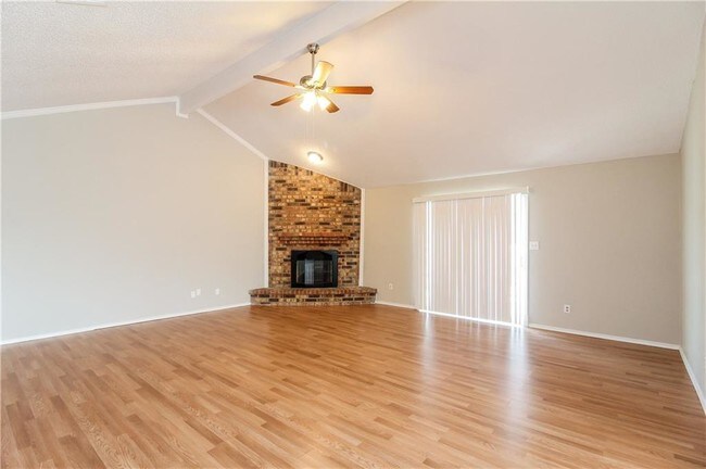 Foto del edificio - 6419 Twin Spruce Ct