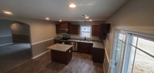 Building Photo - 1852 Rosalyn Dew Dr