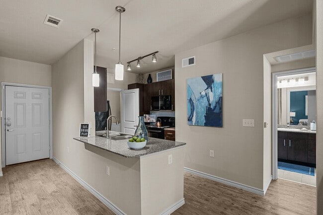 Building Photo - Stylish 1 Bed/1 Bath Living in the Vibrant...