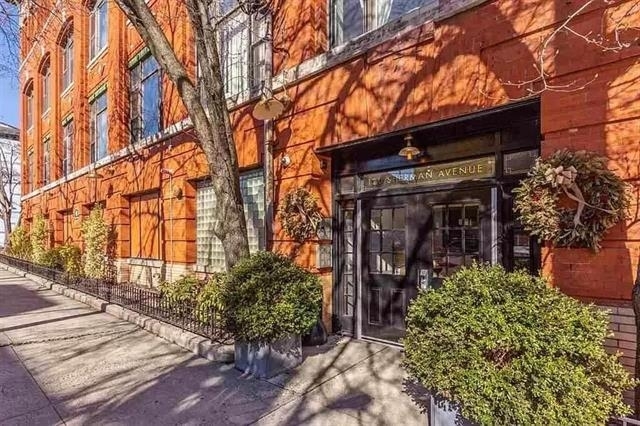 Foto del edificio - 120 Sherman Ave