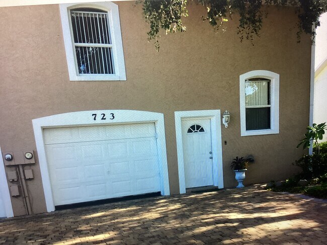 Foto del edificio - 723 Laurel Bay Cir