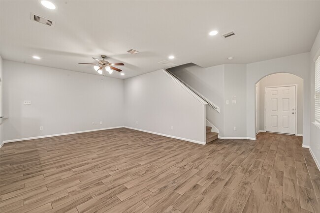 Foto del edificio - 8407 Hawthorn Vly Ln