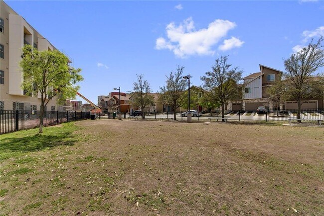 Foto del edificio - 907 Mountaineer Ln
