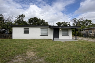 Building Photo - 4226 N Sandalwood Cir