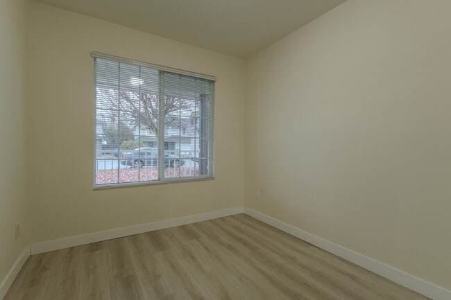 Building Photo - 34660-34666 6 Ave