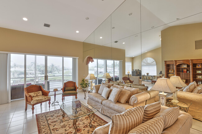 Foto del edificio - 392 Spyglass Way