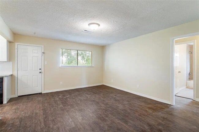 Building Photo - 5427 Bungalow Ln
