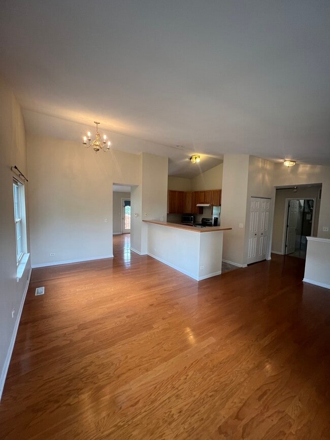 Building Photo - 927 Genesee Dr