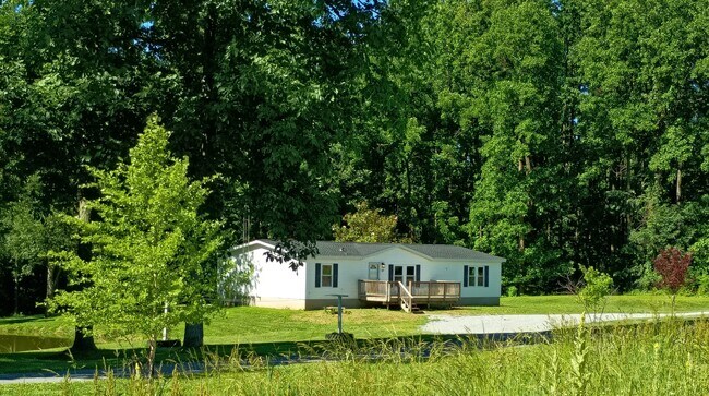 Building Photo - 10 Deer Lk