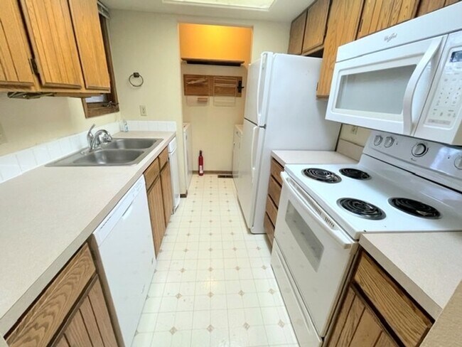 Building Photo - South Anchorage Condo with W/D in unit, Fi...