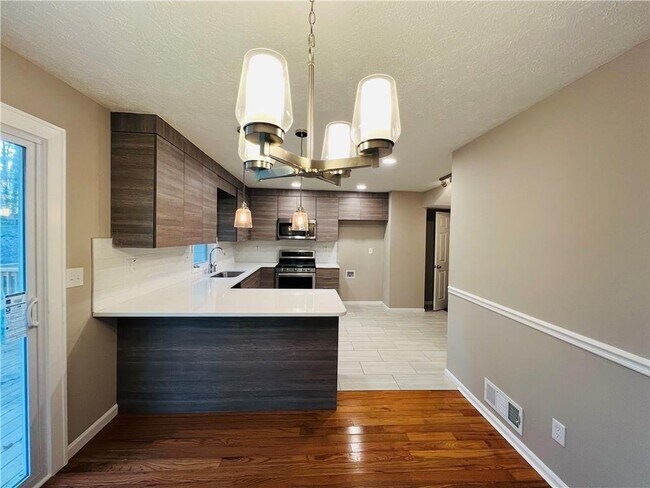 Building Photo - 157 Timber Creek Ln SW