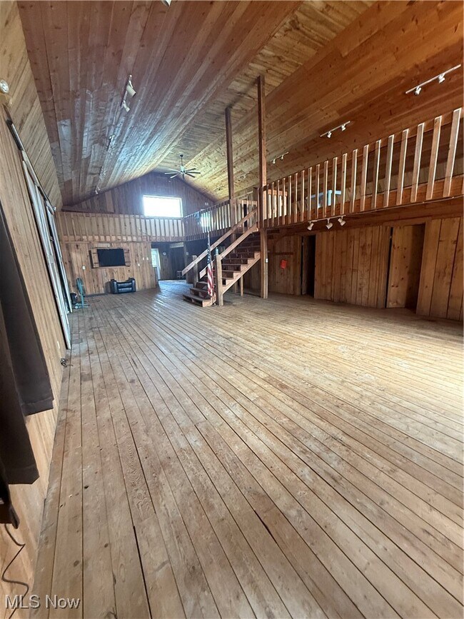 Building Photo - 9189 E Pike