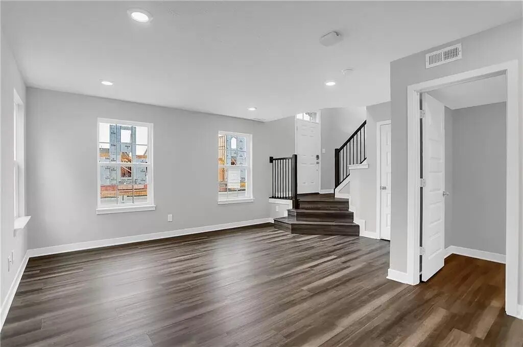1st Floor - 3522 Brampton Ln