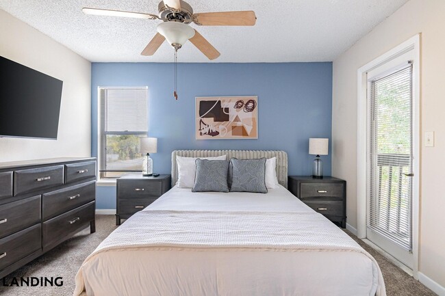 Foto del edificio - 1000 Palm Pl Dr NE