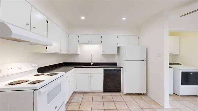 Foto del edificio - 1605 Cloverdale Ct