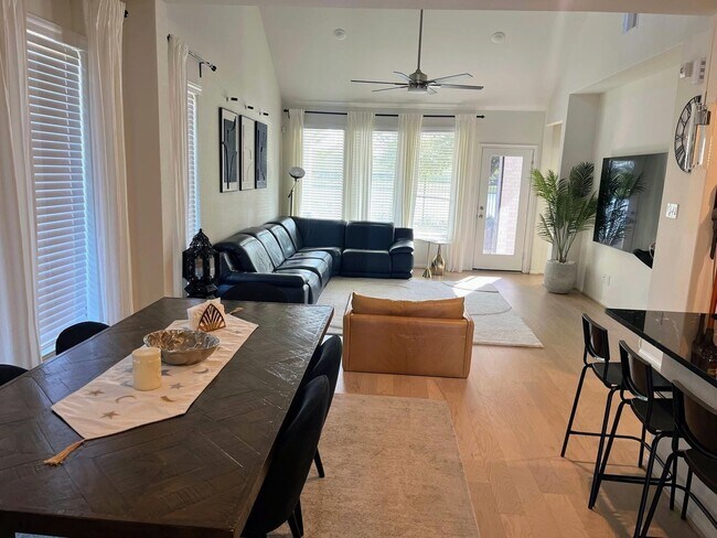 Foto del edificio - 10526 Wagner St