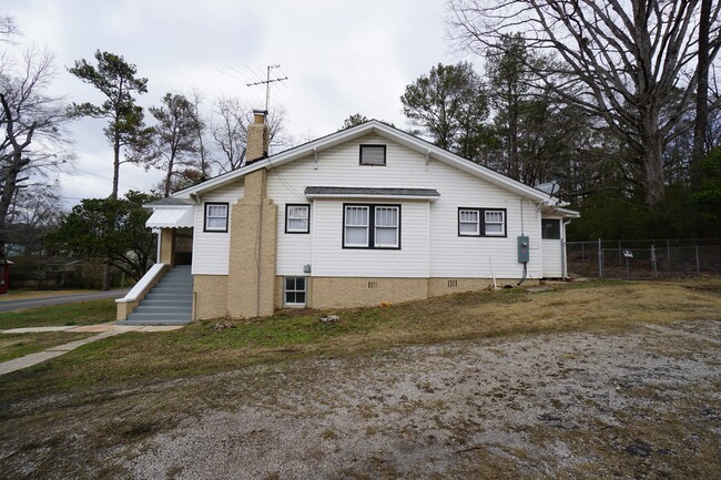 Foto del edificio - 941 McDonald Chapel Rd