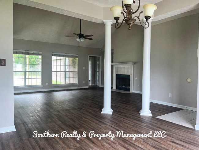Building Photo - Fine Silver Living in Silver Pointe