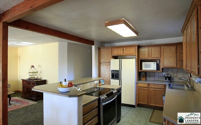 Foto del edificio - Charming 3-Bedroom Home Across from Orchard Park
