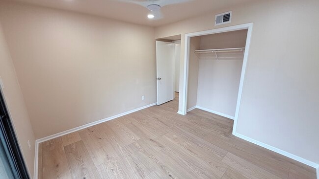Foto del edificio - 8435 Hearth Dr