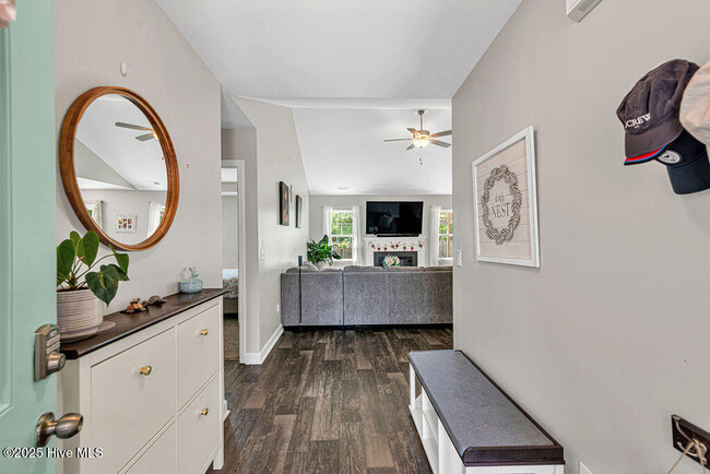 Building Photo - 310 Sunrose Dr
