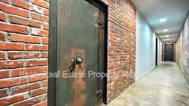 Foto del edificio - 136 E Cypress St