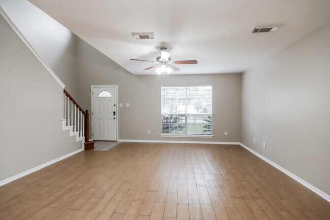 Foto del edificio - 2915 Eagle Nest Ln