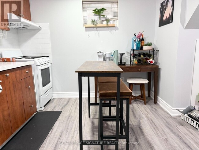 Building Photo - 111 Ellington Dr