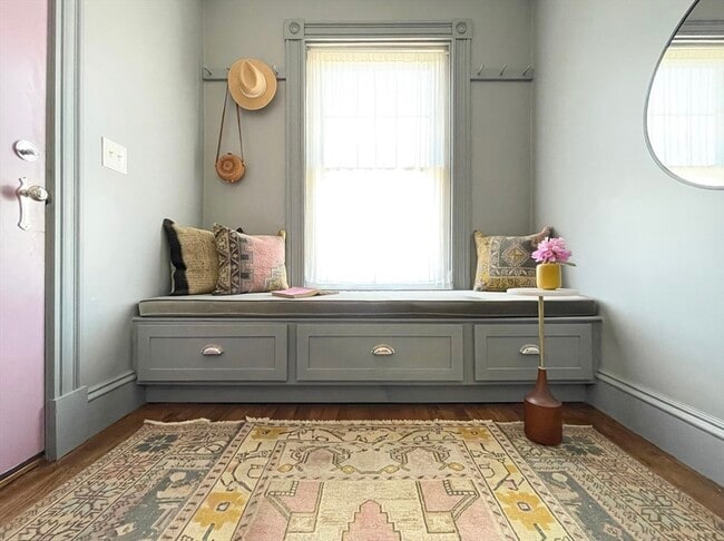 Building Photo - 198 Byron St