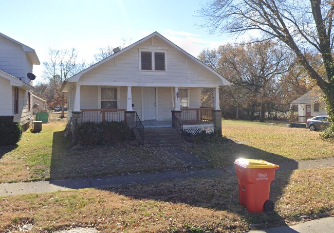 Primary Photo - 918 E 7th St