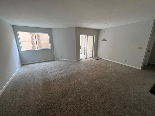 Building Photo - 9901 Westview Dr
