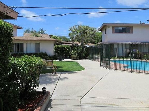 Foto del edificio - 2229 Canyon Dr