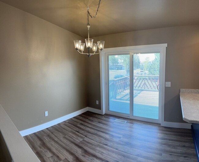 Building Photo - 5 bedroom in Briarwood - Water/Sewer/Trash PAID