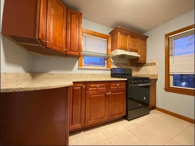Building Photo - 2 bedroom in Queens NY 11102