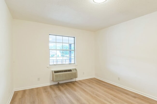Building Photo - 2845 Dayton Blvd