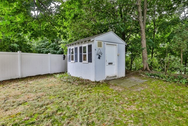 Building Photo - 38 Norwich Cir