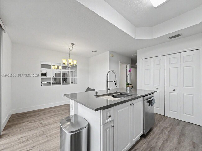 Foto del edificio - 10573 SW 6th St