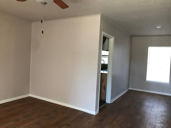 Building Photo - 2/1.5 Kilgore with Shop