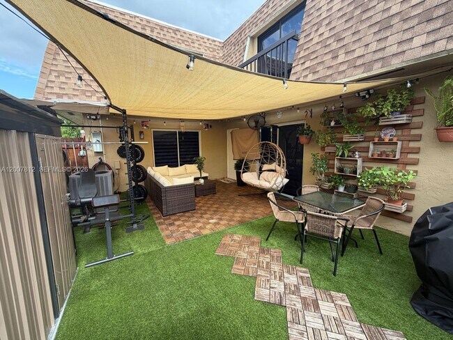 Foto del edificio - 6580 W 24th Ct