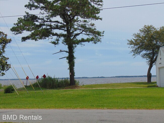 Building Photo - 3 br, 1 bath House - 1760 Sound Neck Rd.