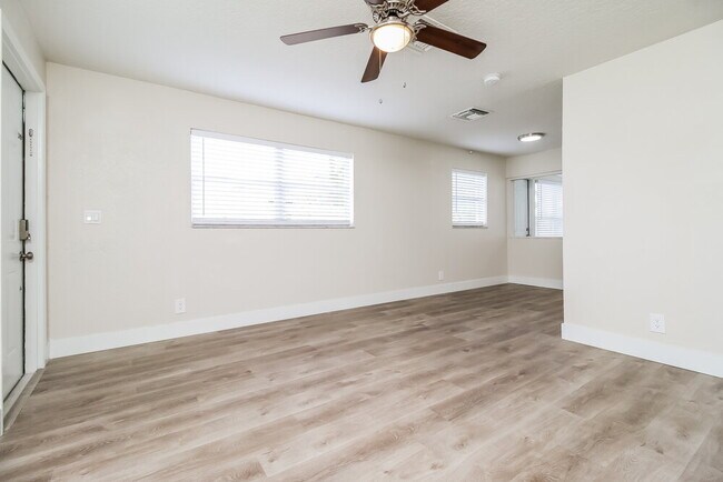 Building Photo - 5383 Eadie Pl
