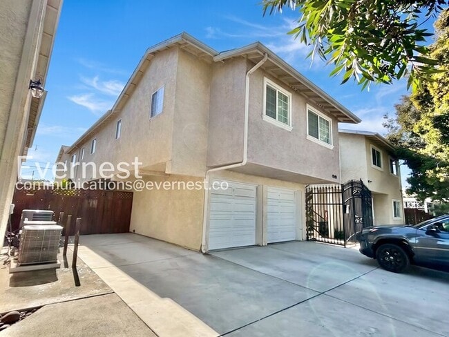 Building Photo - 1 Bed/1 Bath Condo with Modern Amenities / Pet-Friendly / Vouchers Accepted / Available Now!
