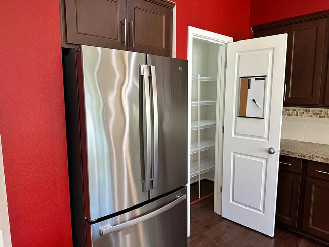 Building Photo - Bright & Modern 3BR Redmond End-Unit Townh...